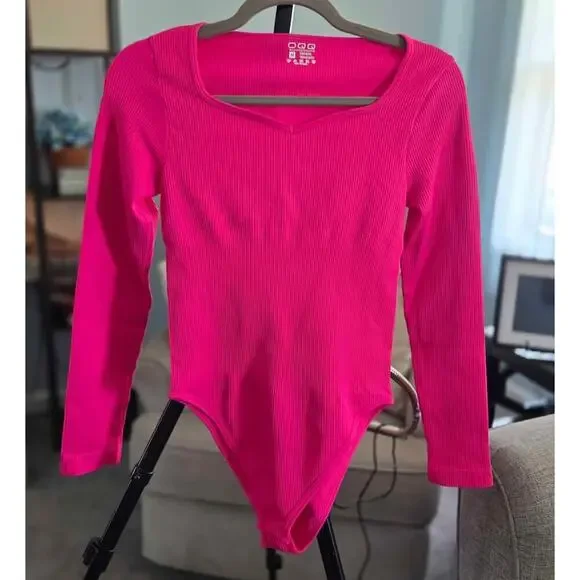 OQQ Hot Pink Long Sleeve Ribbed Bodysuit New-Med - Picture 2 of 5